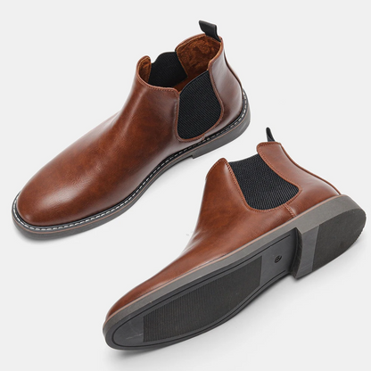 Classic men's Chelsea boots in leather with elasticated inserts