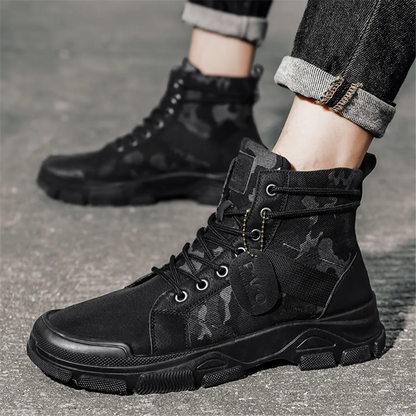 Men's boots with camouflage pattern and hard-wearing sole