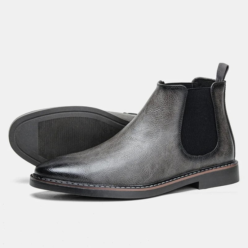 Classic Chelsea boots for men in leather with elasticated insert