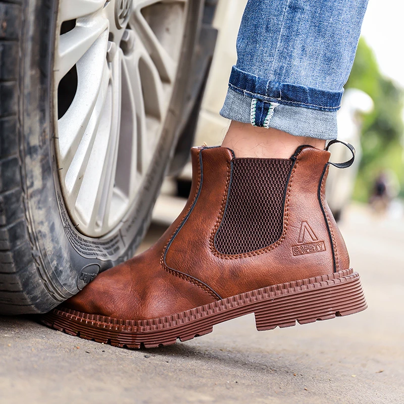 men's boots with elasticated inserts and robust rubber sole