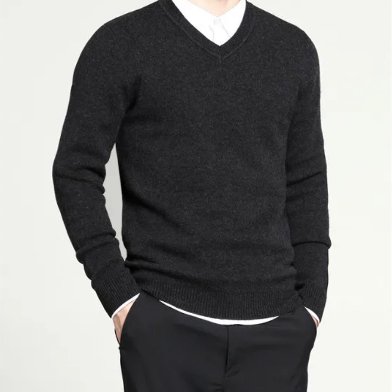 Elegant V-neck men's sweater for style-conscious men