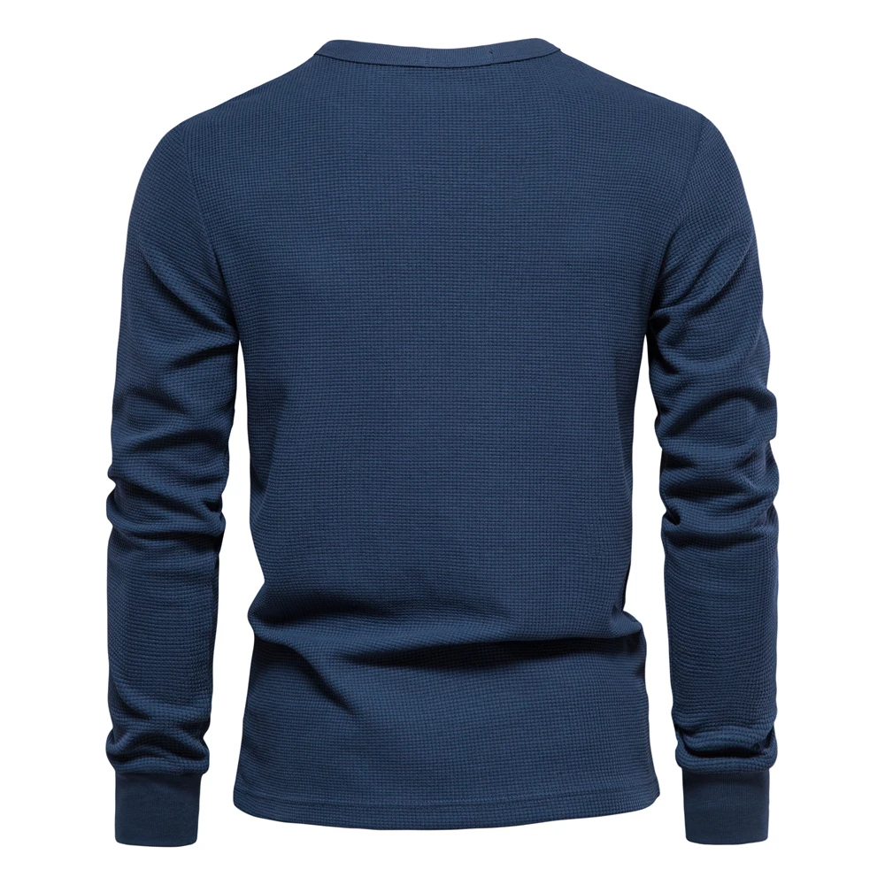 Men's sweater in waffle knit, long sleeve round neck with breast pocket