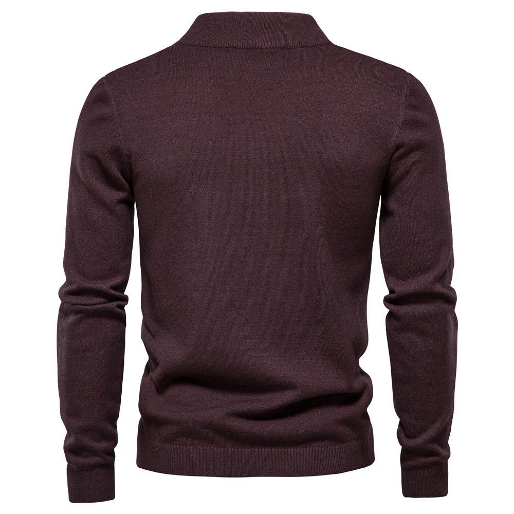 Minimalist round neck men's sweater for timeless style