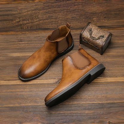 Elegant men's Chelsea boots with non-slip sole