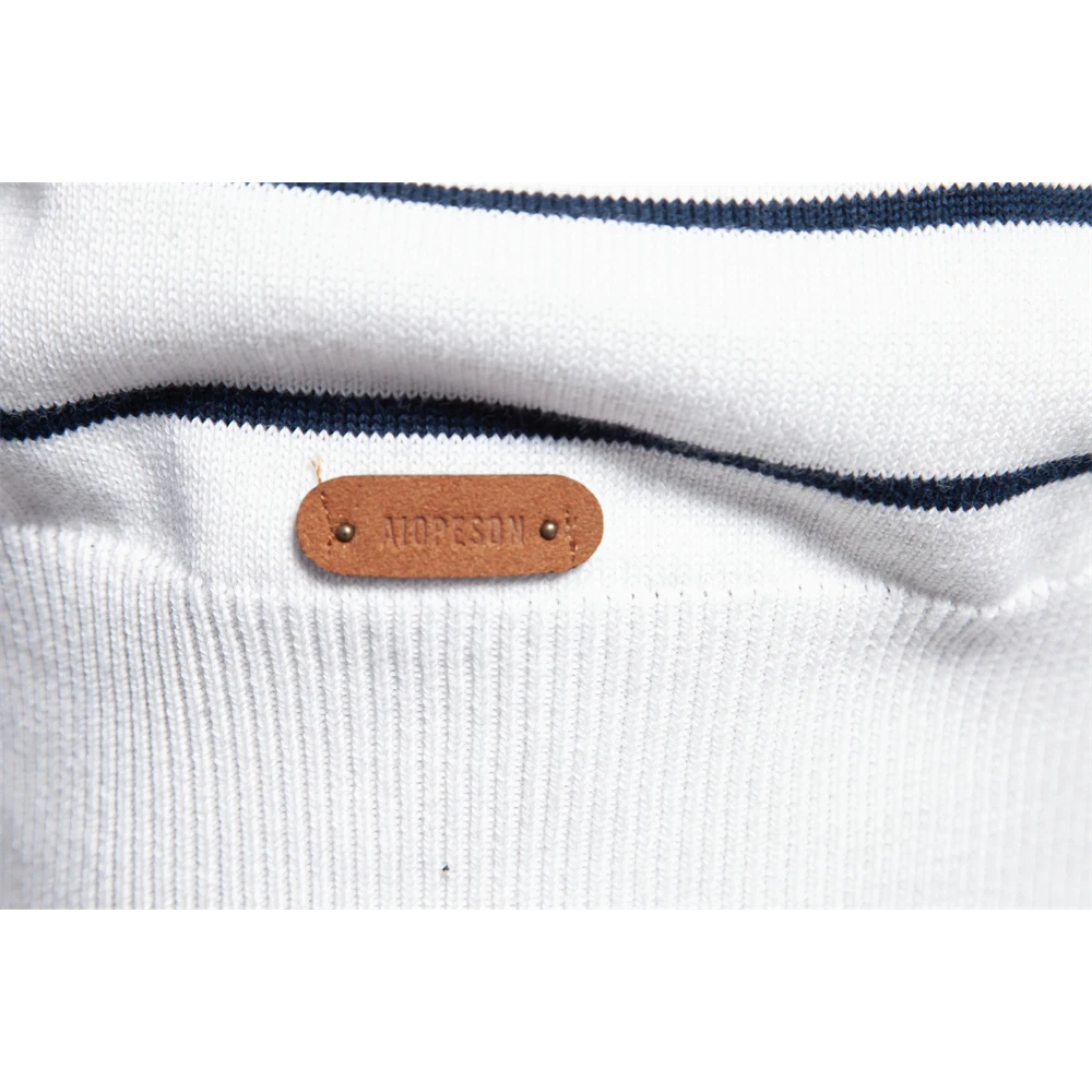 Striped round neck men's trui in nautical style