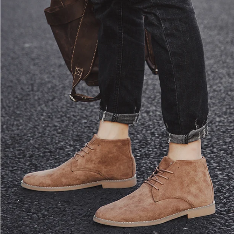 Comfortable suede chukka boots for men, classic ankle boots