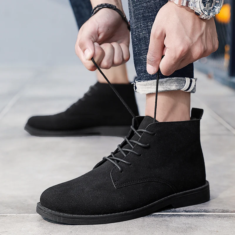 Fashionable suede chukka boots for men, lightweight casual shoes