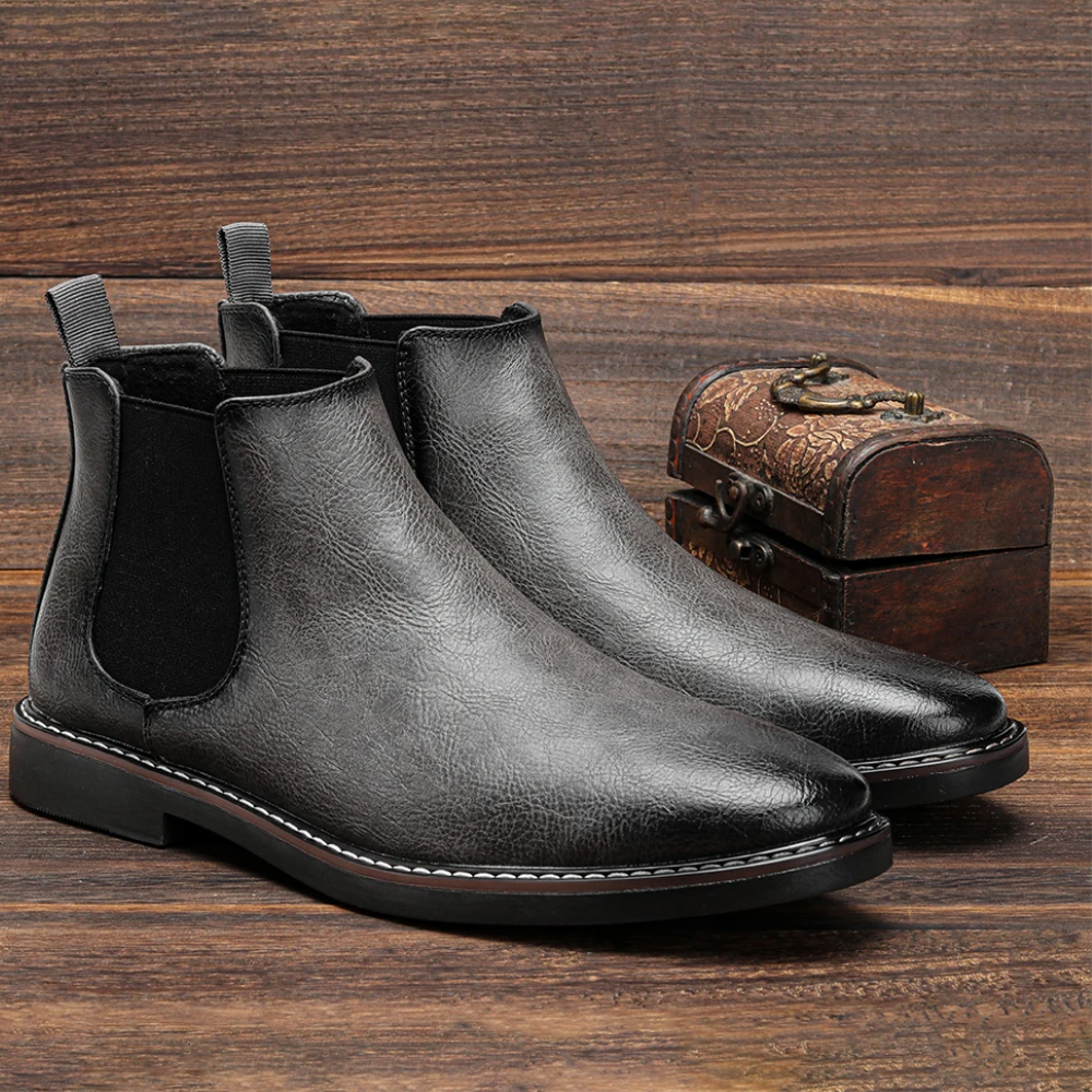 Men's Chelsea boots with shiny finish and elasticated insert