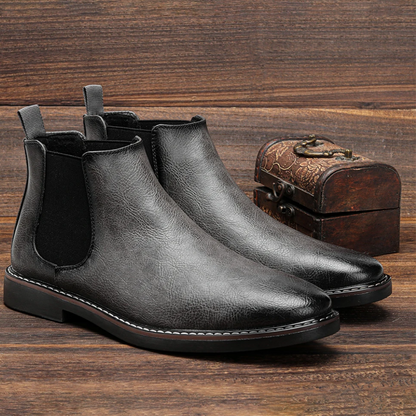 Men's Chelsea boots with shiny finish and elasticated insert