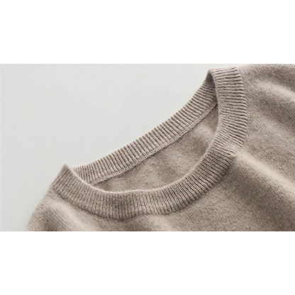 Classic round neck men's sweater with soft fabric for comfort