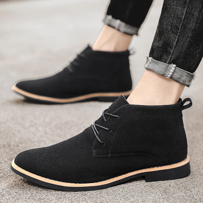 Fashionable suede chukka boots for men, light ankle boots