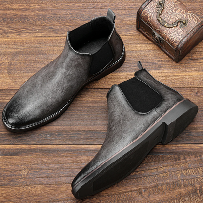 Elegant Chelsea boots for men with comfortable insole