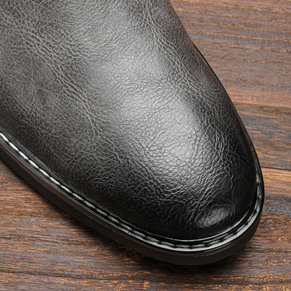 Men's Chelsea boots with shiny finish and elasticated insert