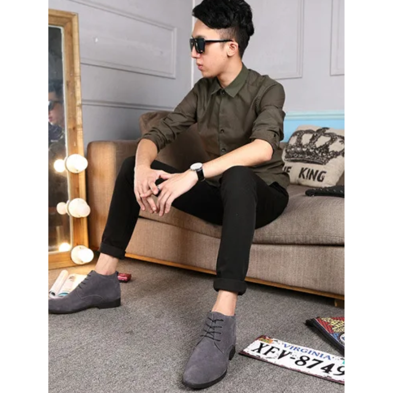 Fashionable suede chukka boots for men, comfortable ankle boots