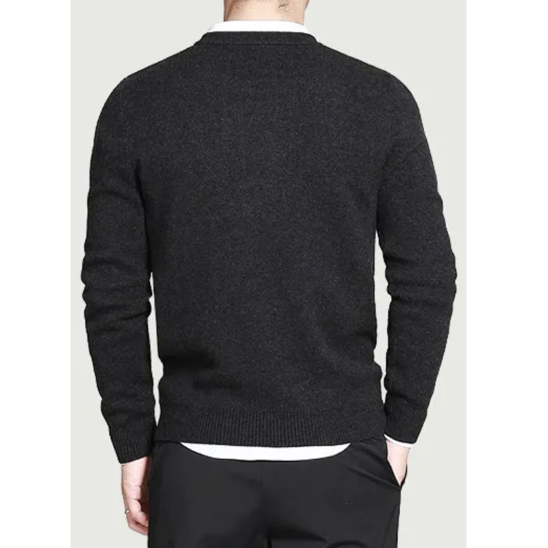 Elegant V-neck men's sweater for style-conscious men