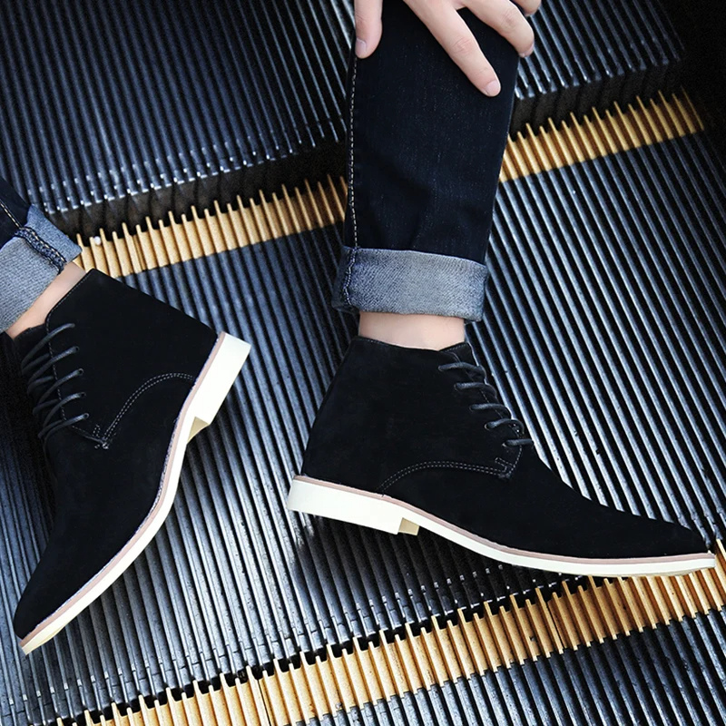 Comfortable suede chukka boots for men, fashionable casual shoes