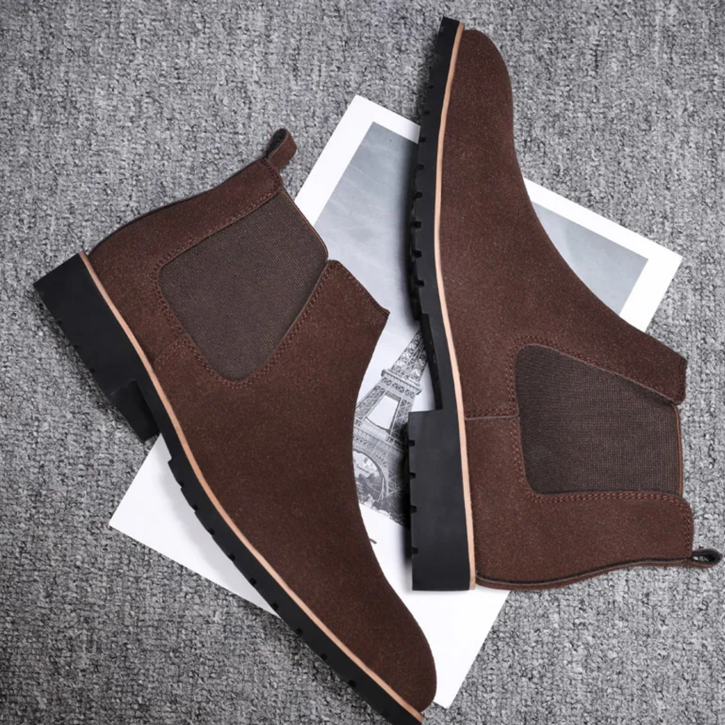 Robust Chelsea boots for men with treaded sole and elasticated insert