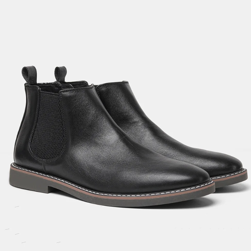 Classic Chelsea boots for men in leather with elasticated insert