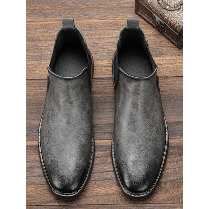 Men's Chelsea boots with shiny finish and elasticated insert