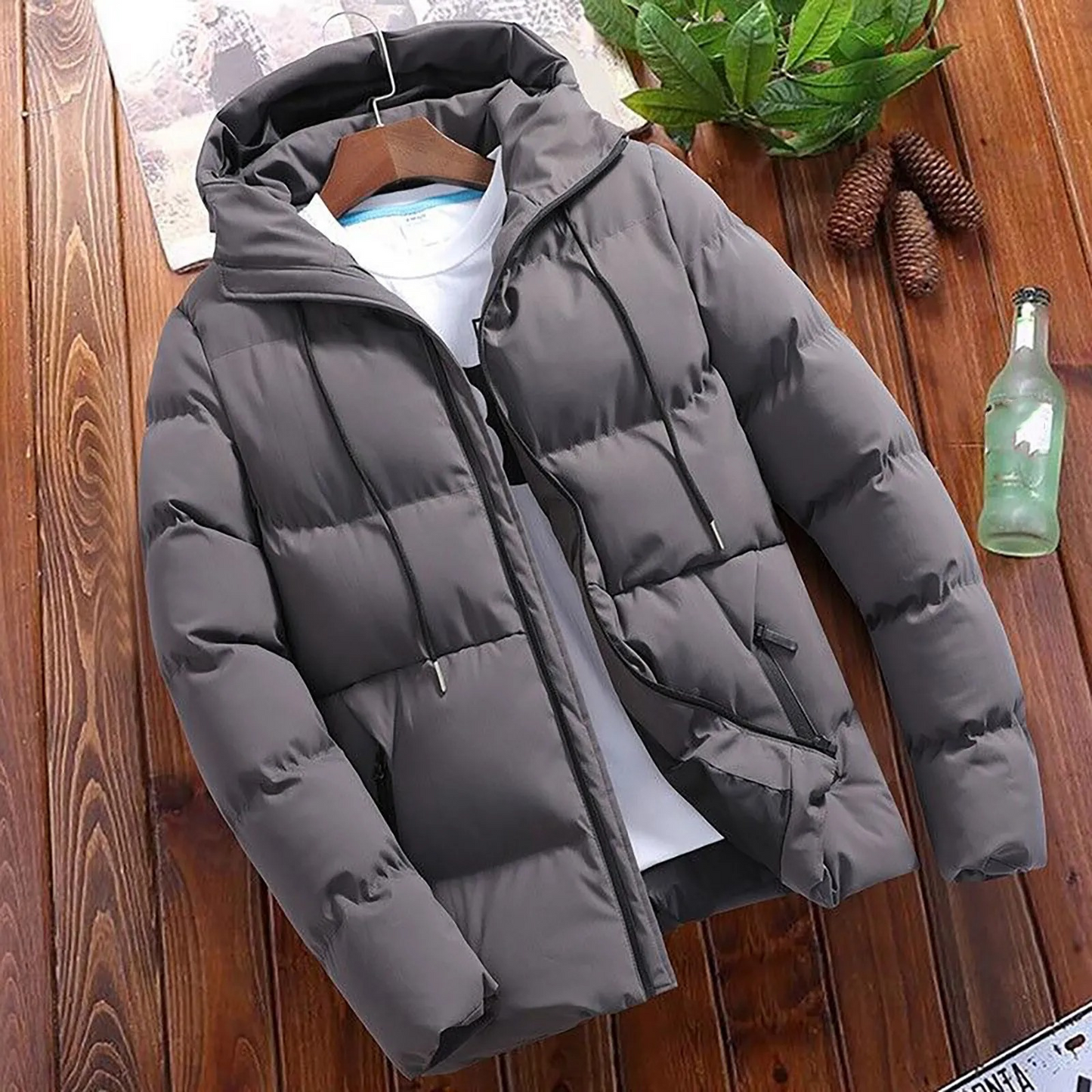 Men's puffer jacket with hood and zip pockets