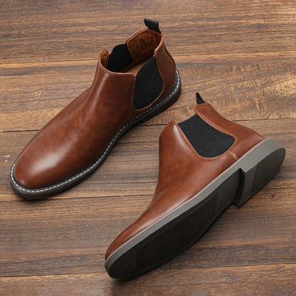 Classic men's Chelsea boots in leather with elasticated inserts