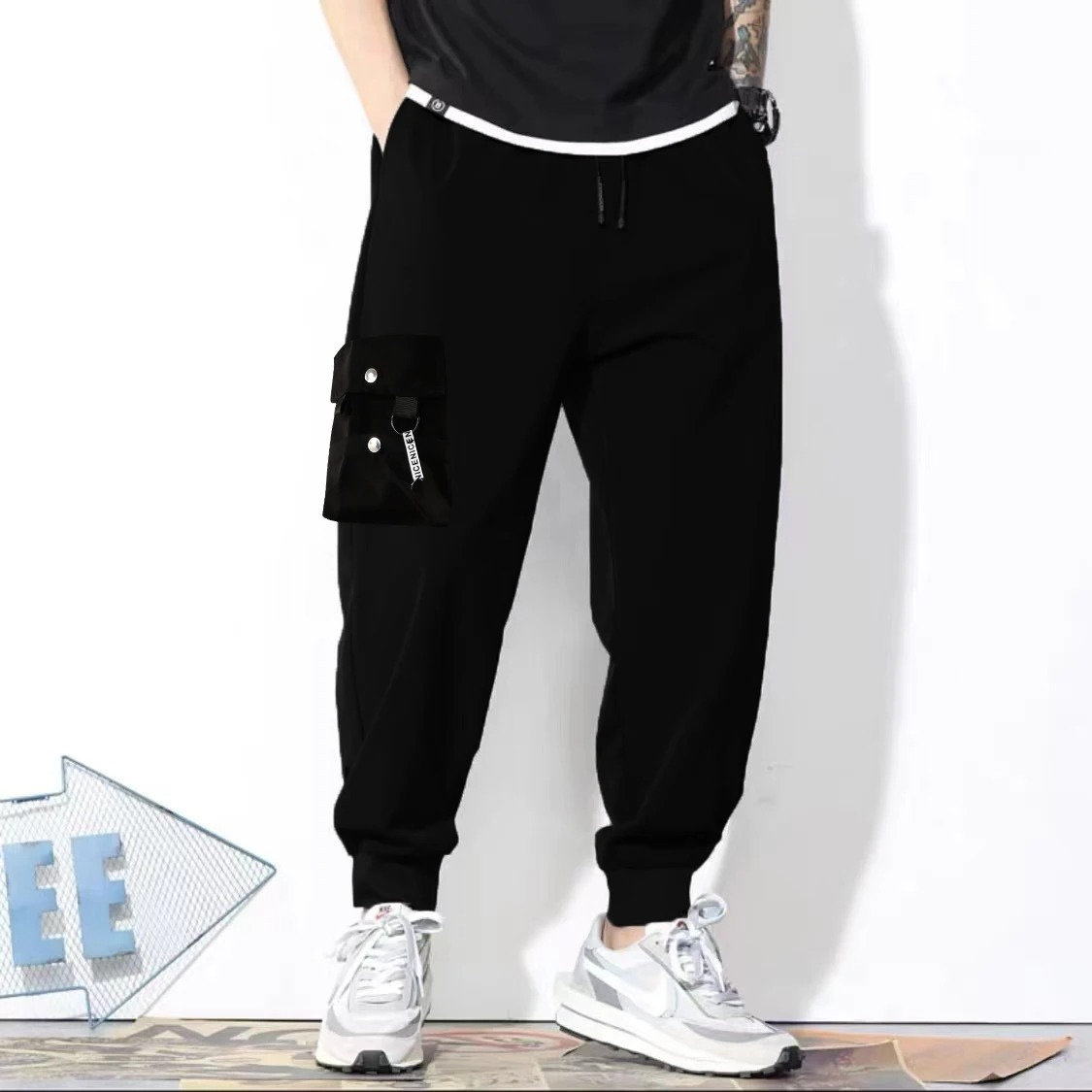 Men's cargo trousers - Modern jogging trousers with pockets, adjustable waistband