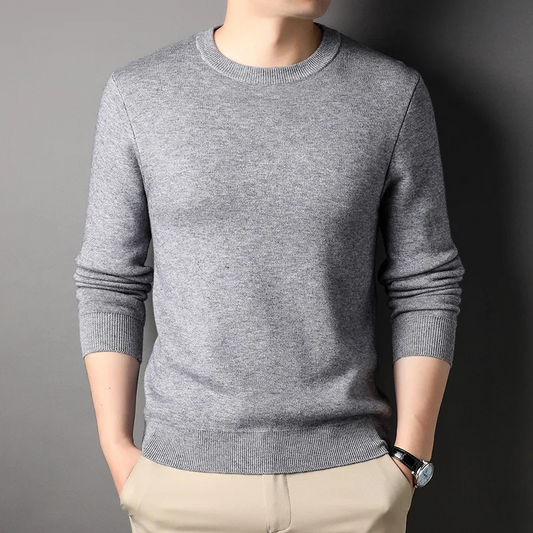 Classic round neck men's sweater with soft fabric for comfort