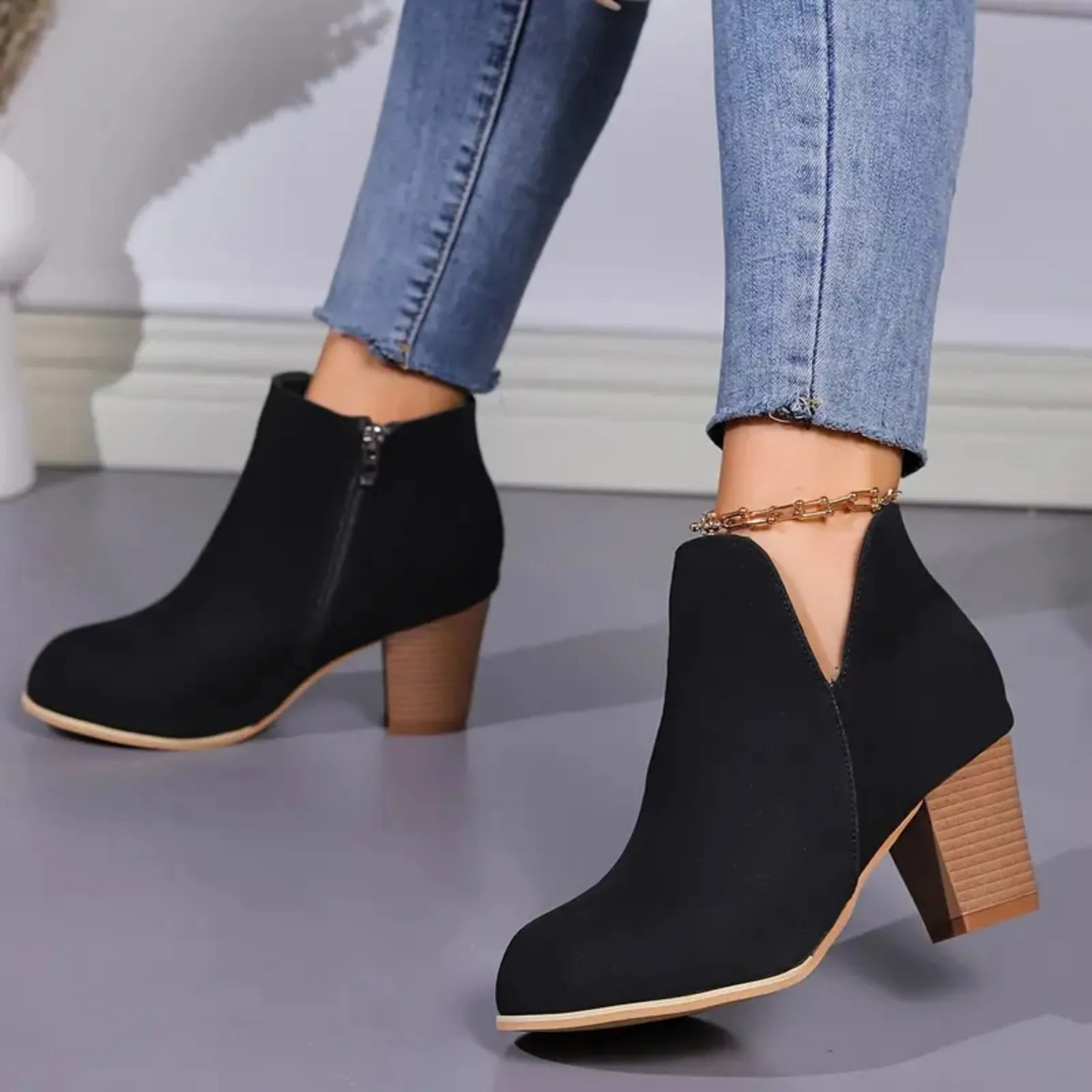 Ankle Boots with Block Heel, V-Snit and Side Zip - Women's Ankle Boots