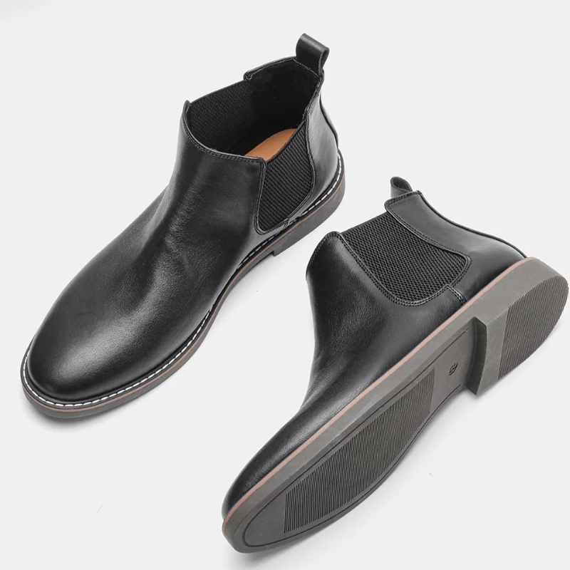 Classic Chelsea boots for men in leather with elasticated insert