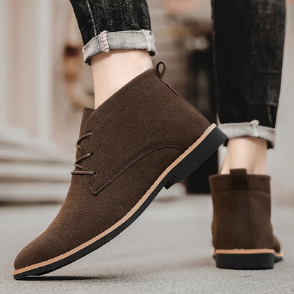 Fashionable suede chukka boots for men, light ankle boots