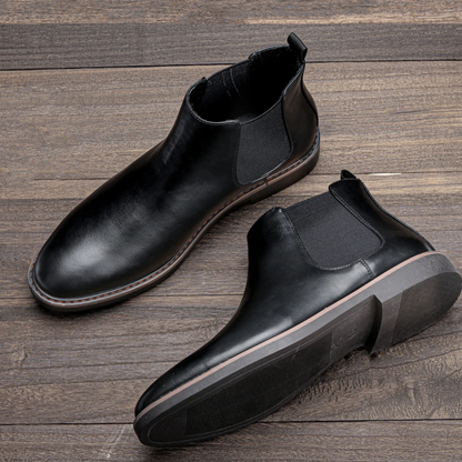 Elegant Chelsea boots for men with comfortable insole