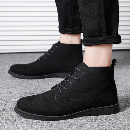 Fashionable suede chukka boots for men, lightweight casual shoes