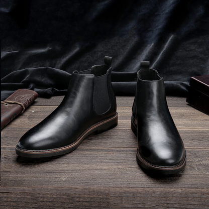 Elegant Chelsea boots for men with comfortable insole