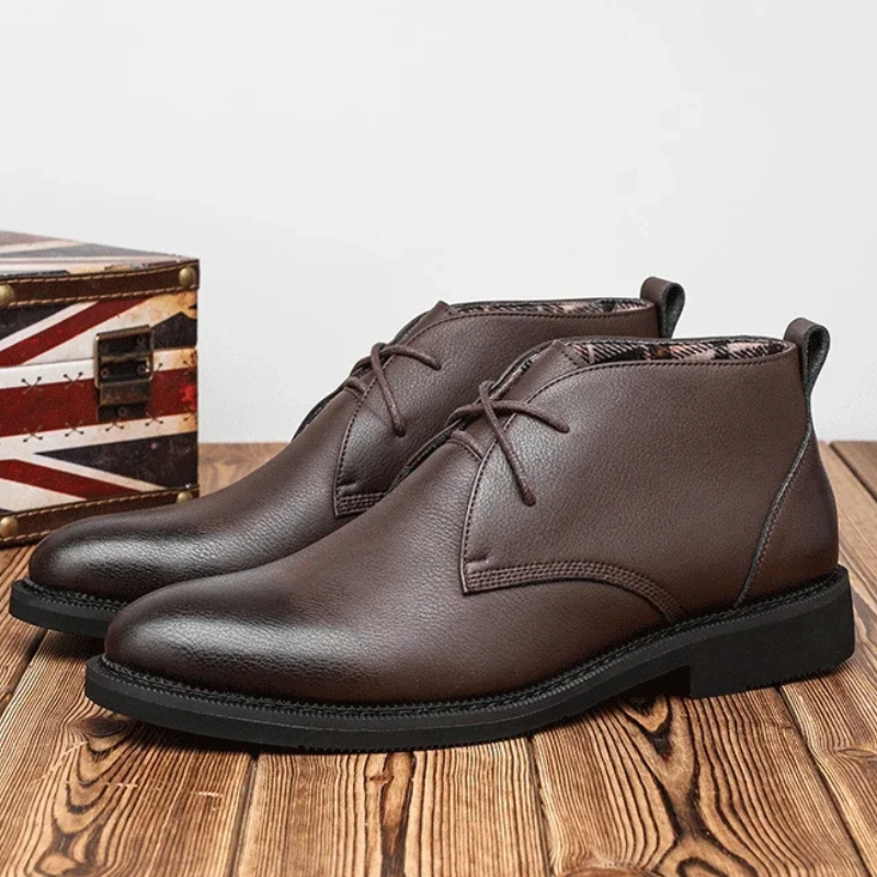 Non-slip leather chukka boots for men, robust leisure boots