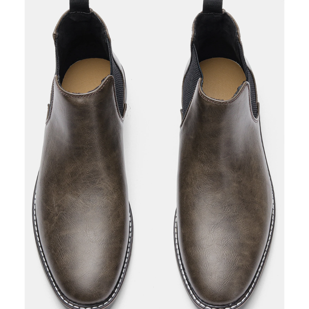 Men's Chelsea boots with shiny finish and elasticated insert