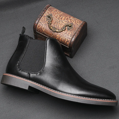 Classic Chelsea boots for men in leather with elasticated insert