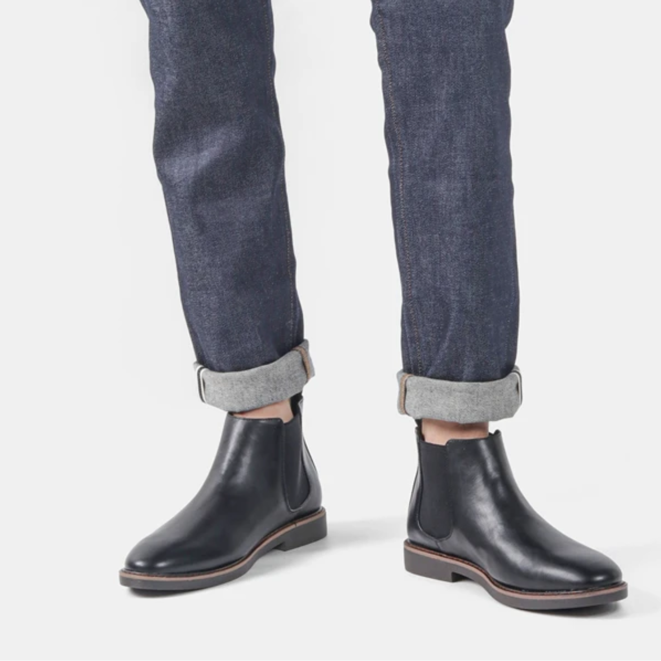 Elegant Chelsea boots for men with comfortable insole