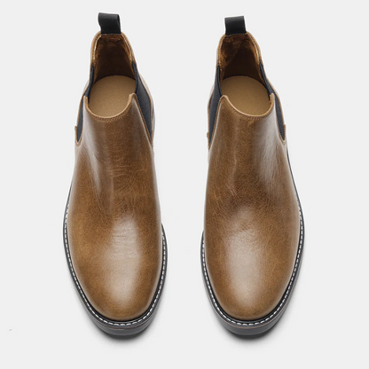 Classic Chelsea boots for men in leather with elasticated insert