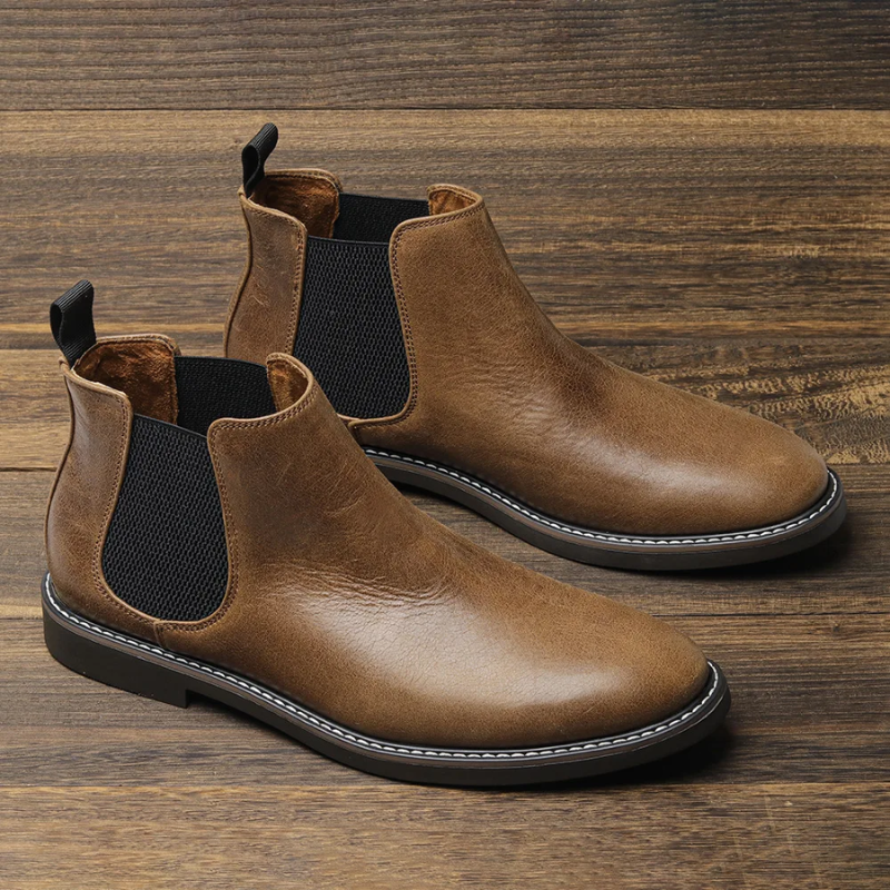 Classic Chelsea boots for men in leather with elasticated insert