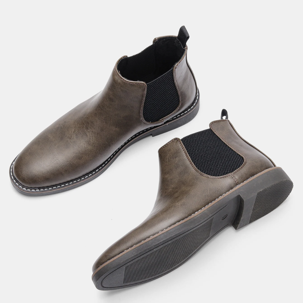 Men's Chelsea boots with shiny finish and elasticated insert