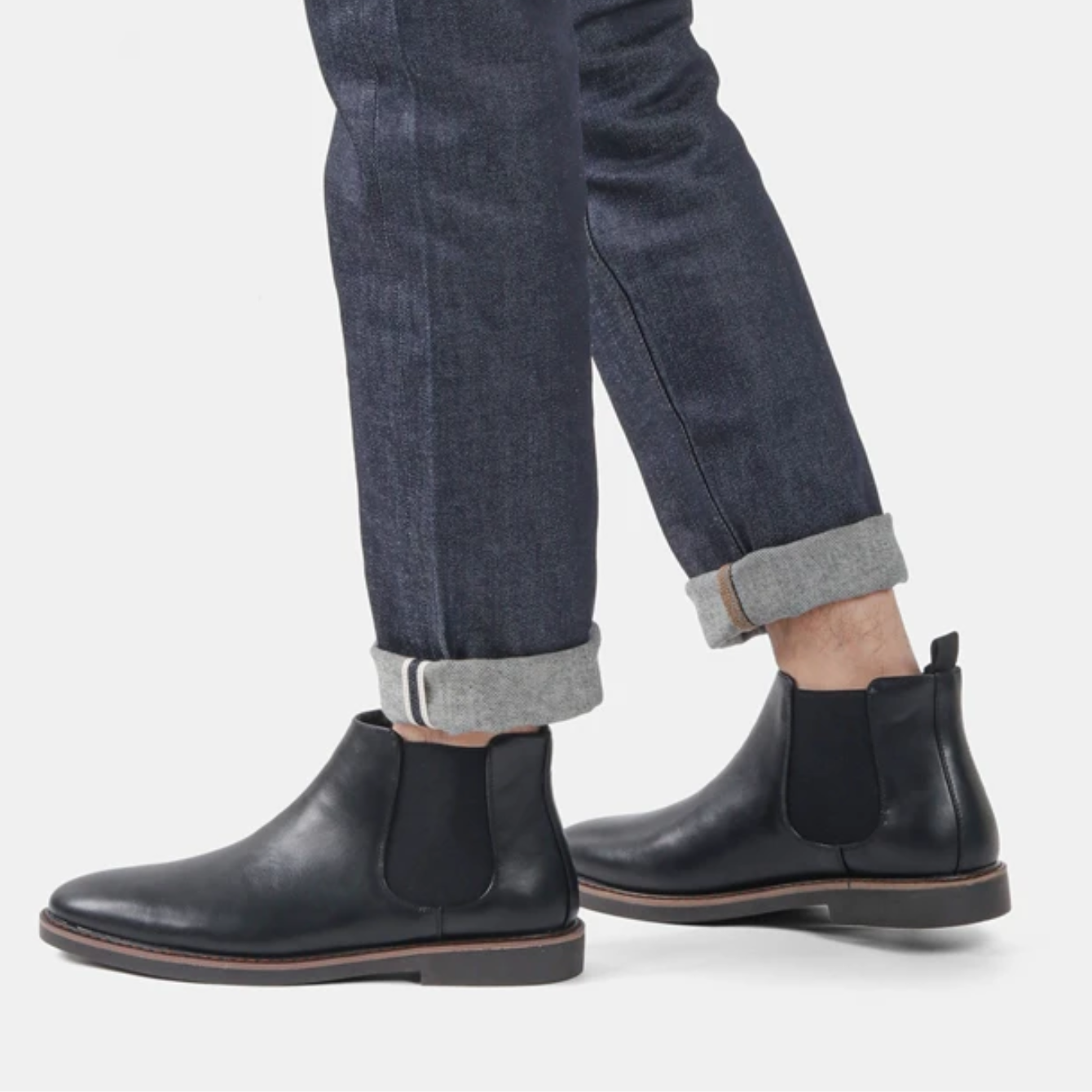 Elegant Chelsea boots for men with comfortable insole