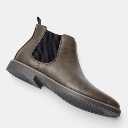 Men's Chelsea boots with shiny finish and elasticated insert