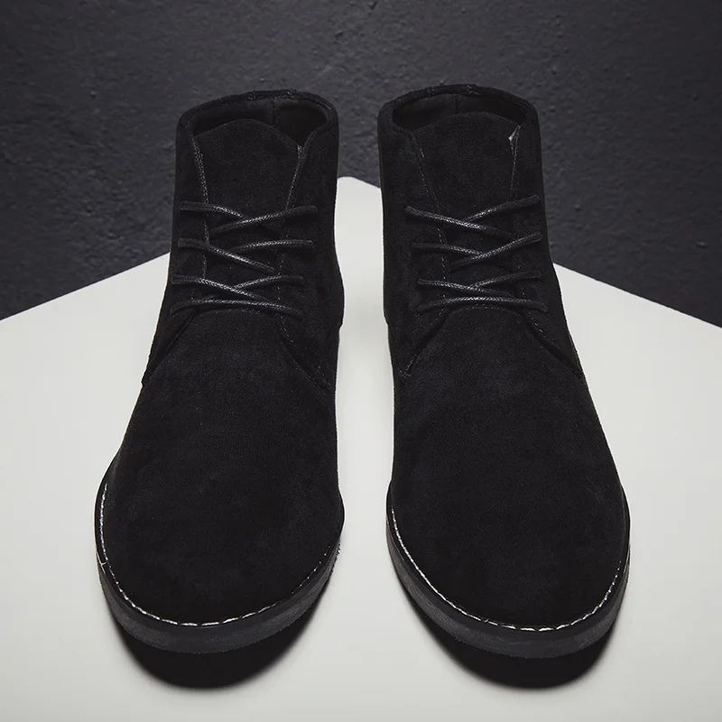 Comfortable suede chukka boots for men, classic ankle boots