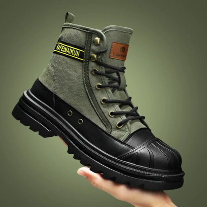 Men's boots with reinforced toe cap and robust canvas upper material