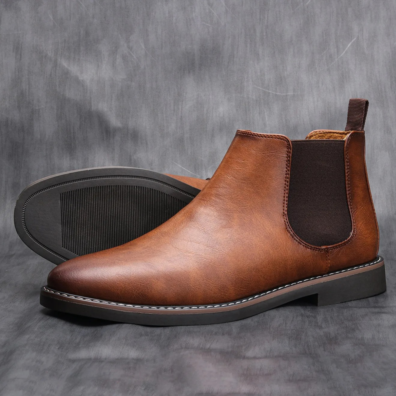 Elegant Chelsea boots for men with comfortable insole