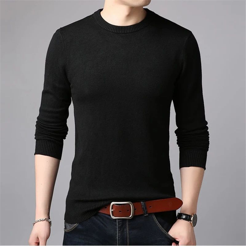 Classic round neck men's sweater with soft fabric for comfort