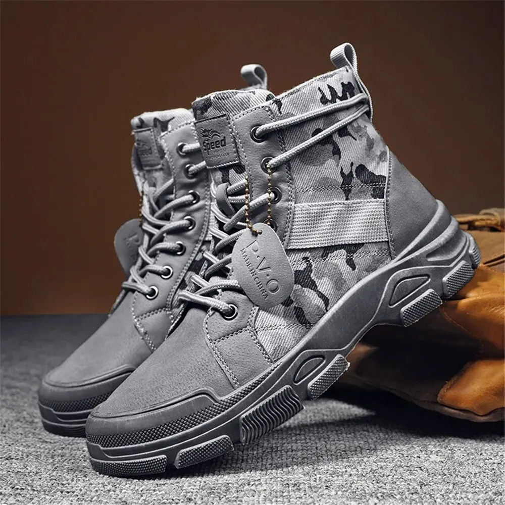 Men's boots with camouflage pattern and hard-wearing sole