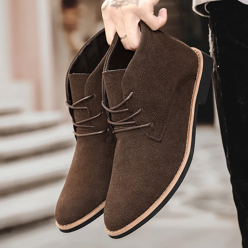 Fashionable suede chukka boots for men, light ankle boots