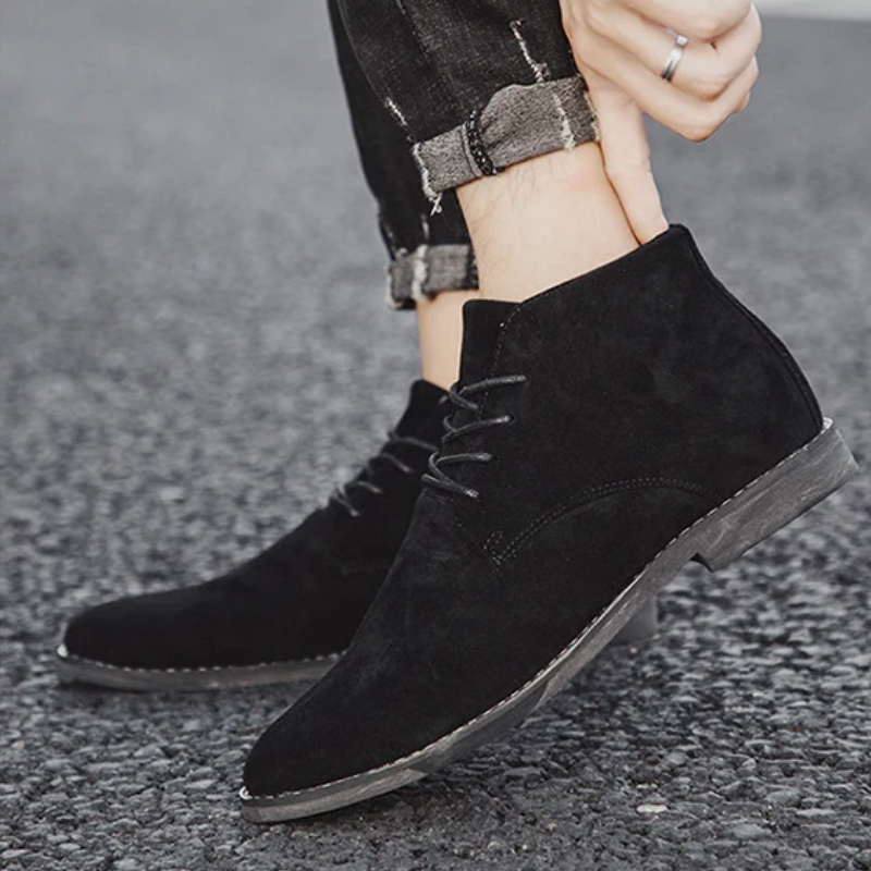 Comfortable suede chukka boots for men, fashionable casual shoes