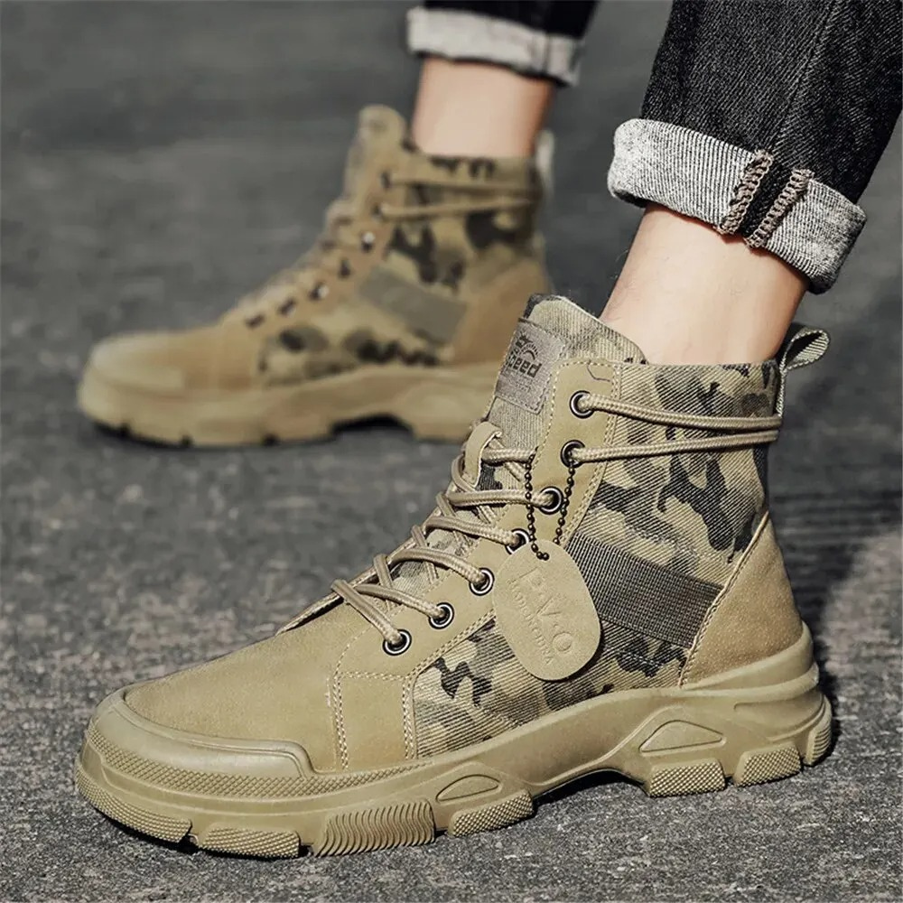 Men's boots with camouflage pattern and hard-wearing sole